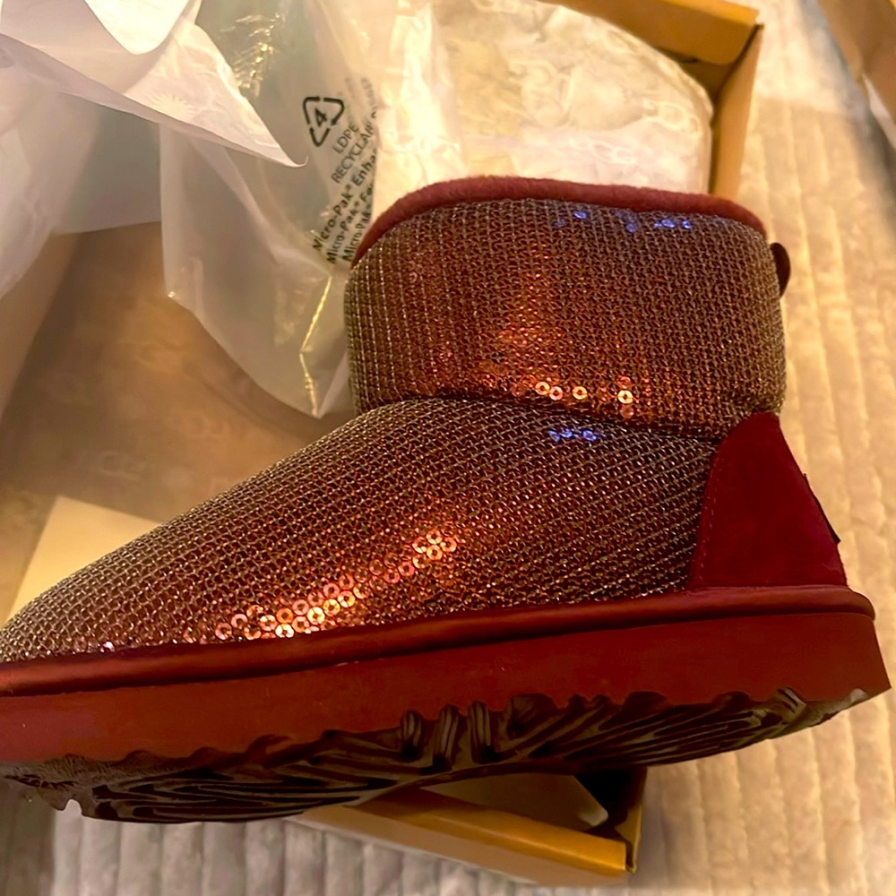 Brand new Authentic Toddler Uggs, size 11, Classic Mini Mirror Ball